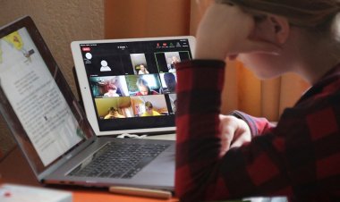 Школьников и студентов готовы опять перевести на дистанционное обучение