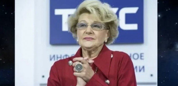 Светлана Дружинина принимает поздравления от Президента